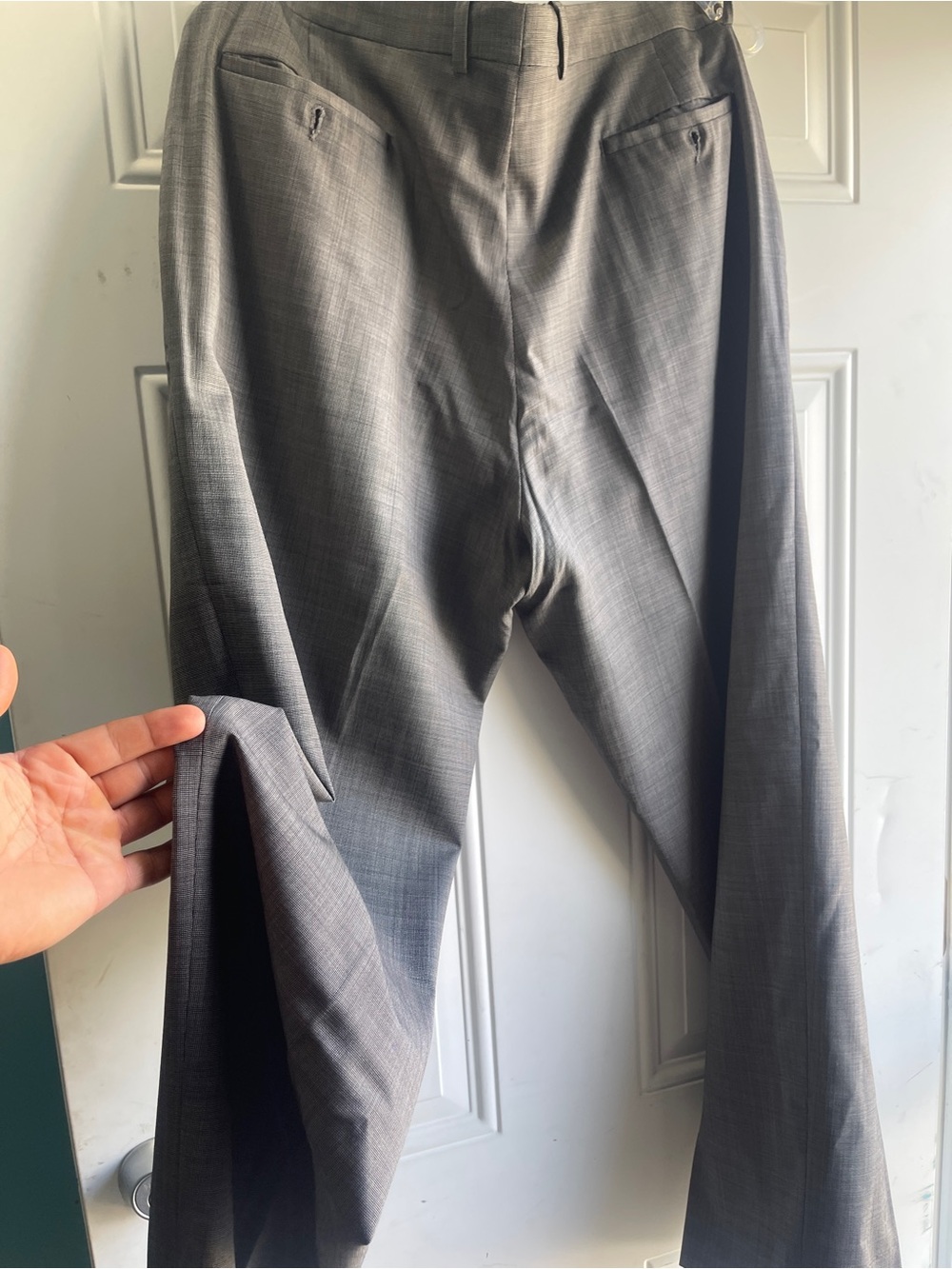 Men's McGuire's 2-Piece Suit (Biella Italian
Fabric) size 44L - Picture 10 of 11